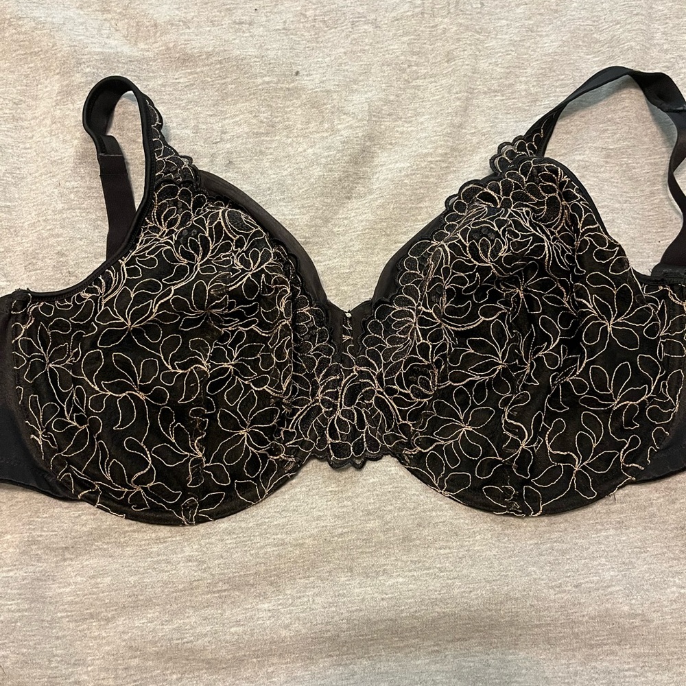 Playtex underwire bra. Floral embroidery print. Never worn